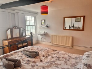 3 soverom, strykejern/-brett, wi-fi og sengetøy