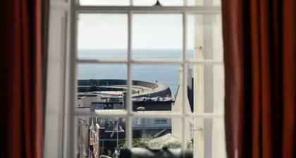 Stunning Jurassic 3-bed with views over Lyme Bay.