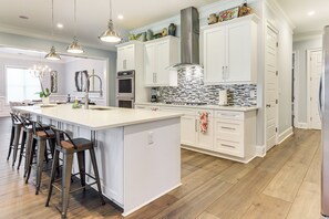 House (5 Bedrooms) | Interior