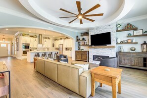 House (5 Bedrooms) | Front of property