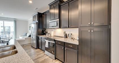 2 Mi to Uptown Charlotte: Family Townhome!