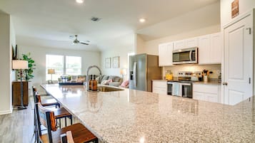 House (4 Bedrooms) | Interior