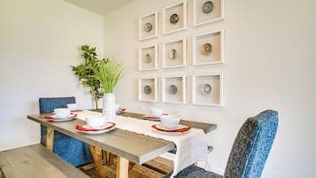 House (4 Bedrooms) | Interior