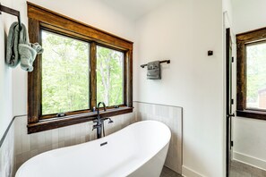 House (4 Bedrooms) | Interior - 2 Mi to Tweetsie Railroad: Newly Built Home! (Blowing Rock)