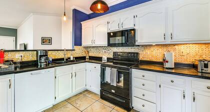 10 Mi to Keeneland: Family Home w/ Deck & Yard
