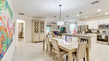 House (4 Bedrooms) | Interior