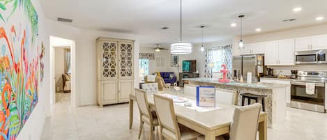 House (4 Bedrooms) | Interior