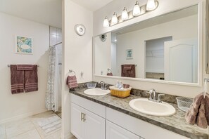 A bathroom with two sinks, a large mirror, and a shower curtain. - 3 Mi to Dtwn Sebastian: Home w/ Furnished Patio! (Sebastian)