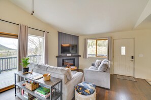 A spacious living room with a fireplace, two sofas, a coffee table, and a bookshelf. - Hike, Fish, Ski & Explore: Cabin Near Breckenridge (Alma)