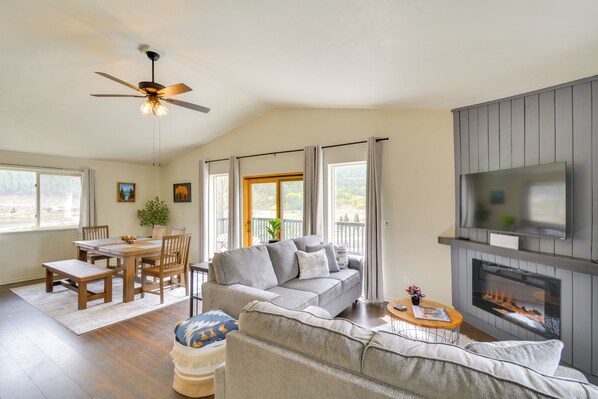 House (4 Bedrooms) | Front of property