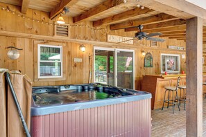 House (4 Bedrooms) | Interior - Home w/ Outdoor Entertainment Area in Ashland! (Ashland)