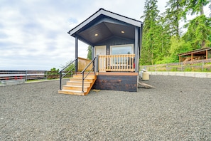 Interior - 11 Mi to Port Townsend Ferry: Cottage w/ View! (Port Hadlock)