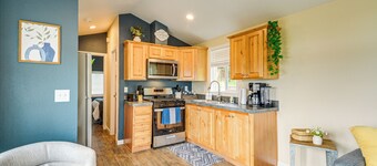 11 Mi to Port Townsend Ferry: Cottage w/ View!