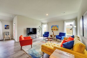 House (3 Bedrooms) | Front of property