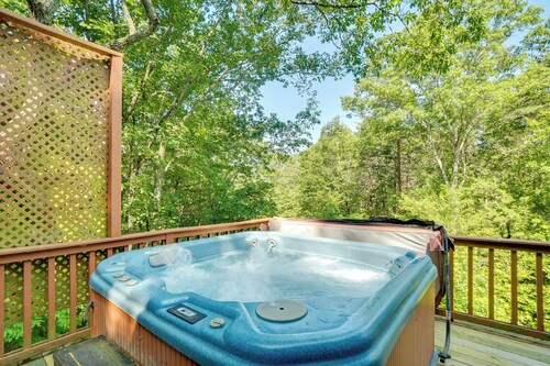 Private Hot Tub & Game Room: Cleveland Getaway