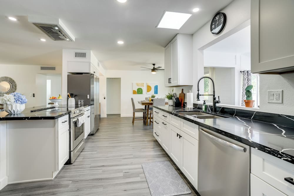 Luxury Golf Course Retreat in Sun City! - Youngtown, AZ