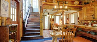 Glamping-style Cabin on 20-acre Farm Near Lutz!