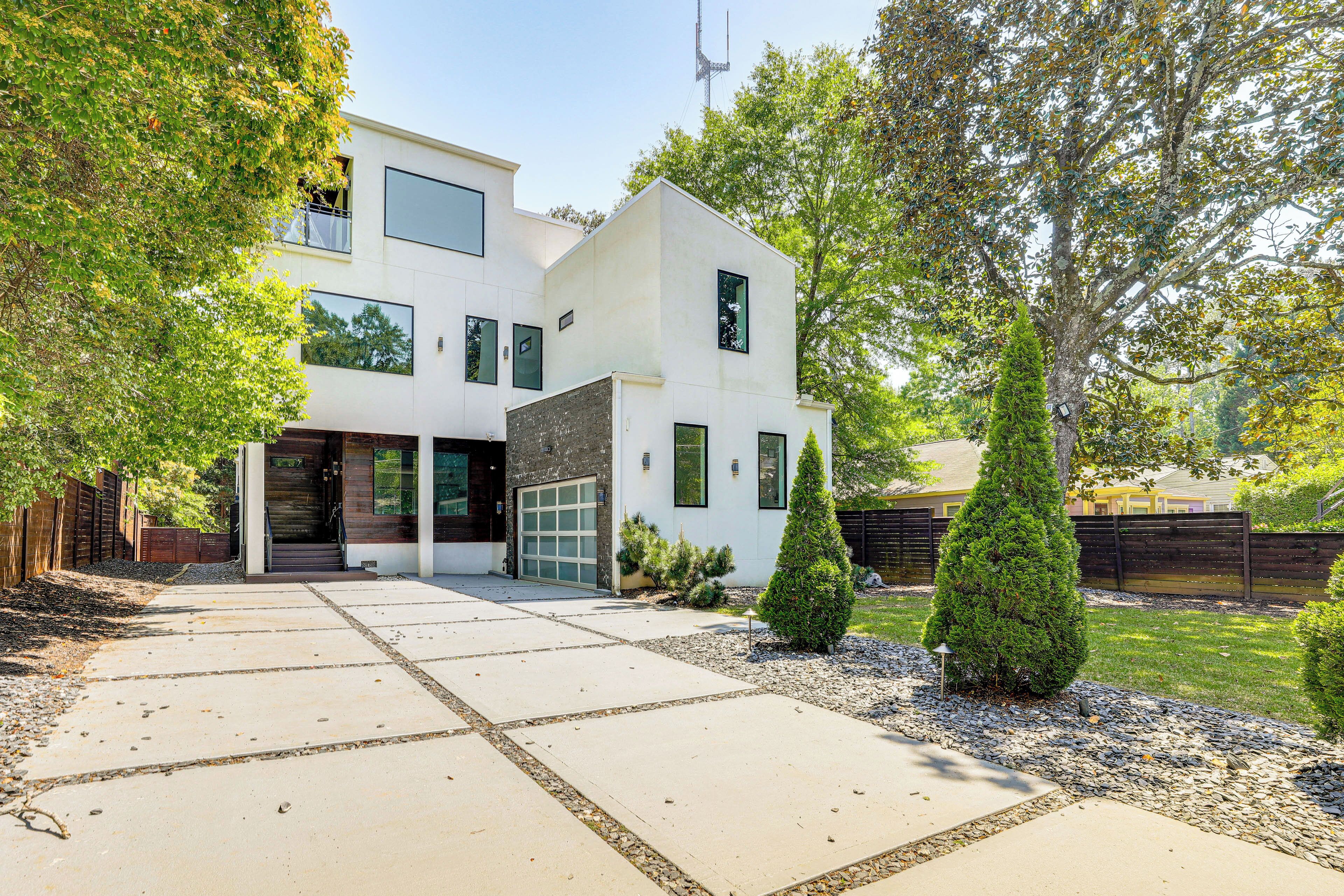 House (5 Bedrooms) | Interior