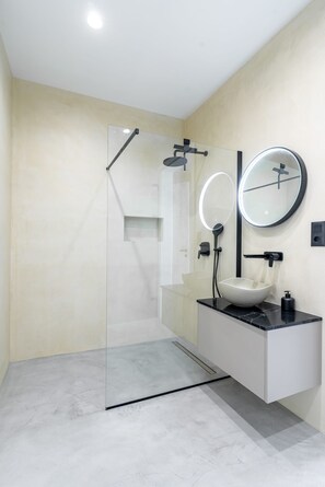 Douche, serviettes fournies