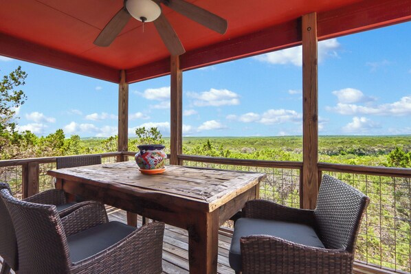Outdoor dining - Valley View I Families, Hill Country Views (Wimberley)