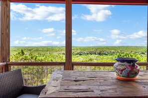 Outdoor dining - Valley View I Families, Hill Country Views (Wimberley)
