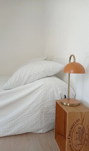 2 bedrooms, bed sheets
