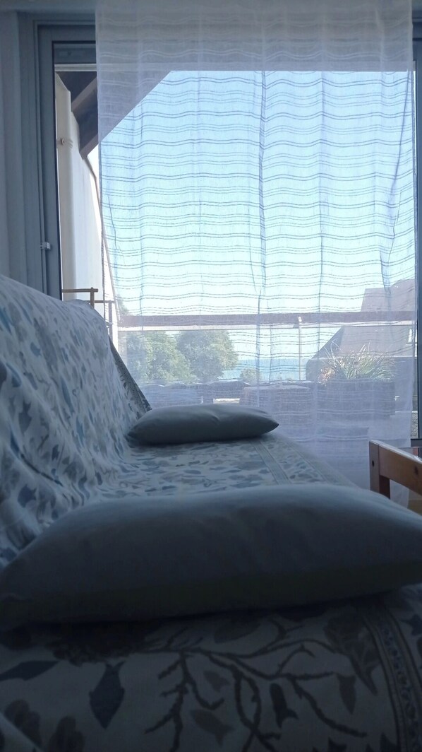 2 bedrooms, bed sheets