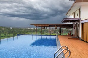 Kolam renang outdoor