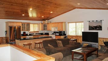 Signature House, 4 Bedrooms, Patio | Living room | 40-inch Smart TV with cable channels, fireplace, ping pong