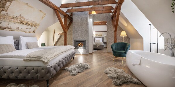 Family Apartment, 2 Bedrooms, Non Smoking, Balcony | In-room safe, laptop workspace, iron/ironing board, free WiFi