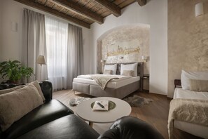 Classic Apartment | In-room safe, laptop workspace, iron/ironing board, free WiFi - Kaiserstein Palace Apartments (Prague)