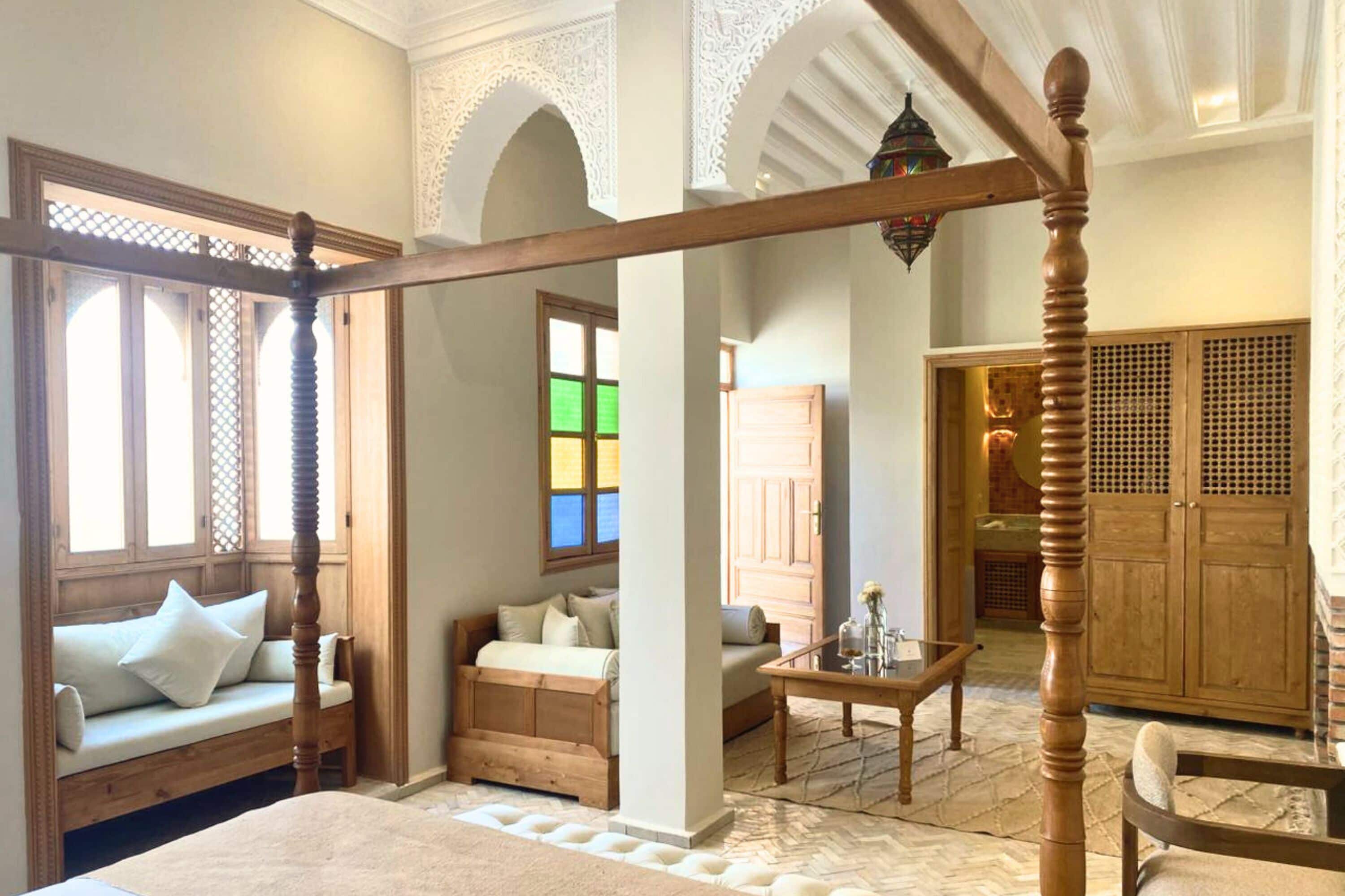 أغطية فراش متميزة وبديكورات فريدة لكل غرفة وطرا ز فريد لكل وحدة ومكتب