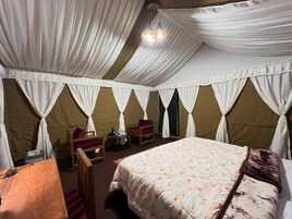 Quarto casal ou duplo luxo, sacada, vista para o rio | Roupas de cama premium, camas extras/dobráveis (sobretaxa)