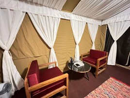 Quarto casal ou duplo luxo, sacada, vista para o rio | Roupas de cama premium, camas extras/dobráveis (sobretaxa)