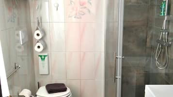 Dusche, Haartrockner, Bidet, Handtücher