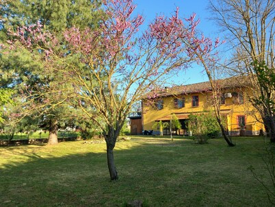 Large house in the countryside, relax a few miles from highways.Large garden