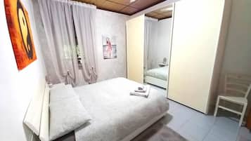 2 bedrooms, desk, iron/ironing board, travel crib