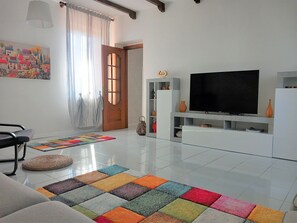 Smart TV, fireplace, foosball, books