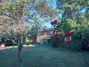 Property grounds - Large house in the countryside, relax a few miles from highways.Large garden (Voghera)