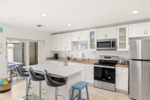 Beautifully renovated 2-bedroom, 2-bathroom coastal duplex