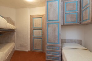 2 chambres, fer et planche à repasser, Wi-Fi gratuit, draps fournis