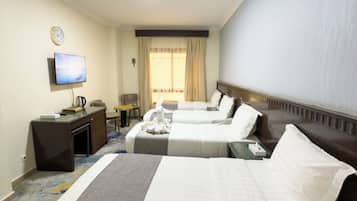 Quarto quádruplo, várias camas | Wi-Fi de cortesia