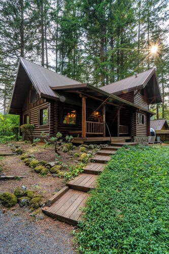 Log Cabin Compound | 6BR/5.5BA | 2 Hot Tubs
