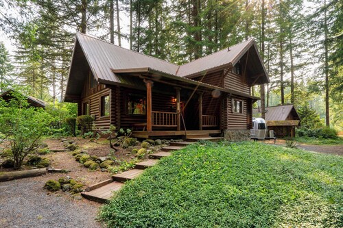 Log Cabin Compound | 6BR/5.5BA | 2 Hot Tubs