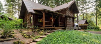 Log Cabin Compound | 6BR/5.5BA | 2 Hot Tubs