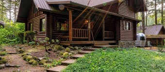 Log Cabin Compound | 6BR/5.5BA | 2 Hot Tubs
