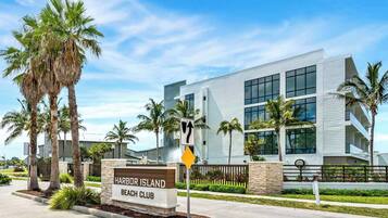 Harbor Island Beach Club Entrance