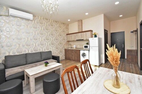 2 bedroom apartment on Teryan street