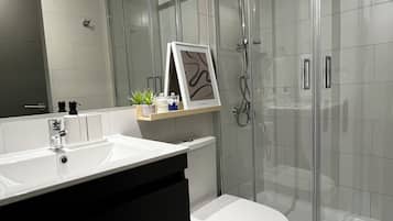 Comfort Apartment | Bathroom