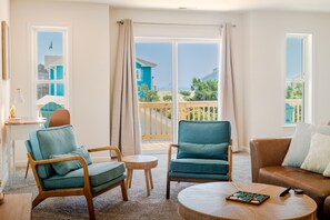 Smart TV, books - 4-bedroom house in serene Avon with ocean view! Book your getaway now (Avon)